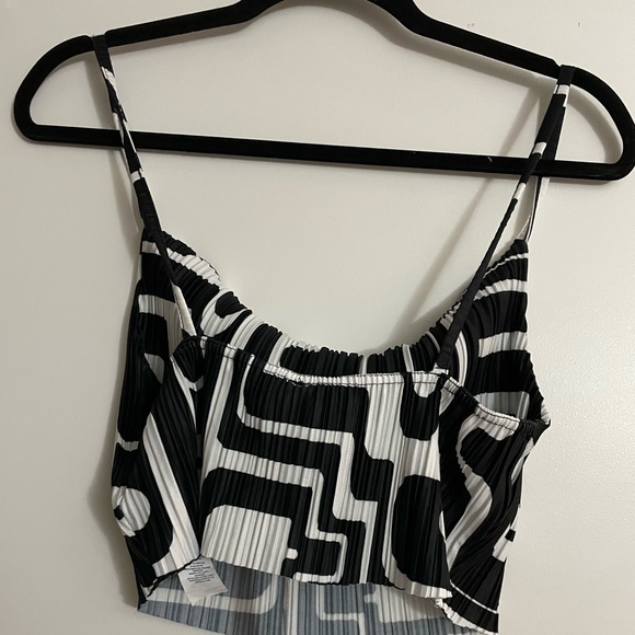 Black & White Print Cowl Neck Crop Top - Size 14 - Picture 3 of 3